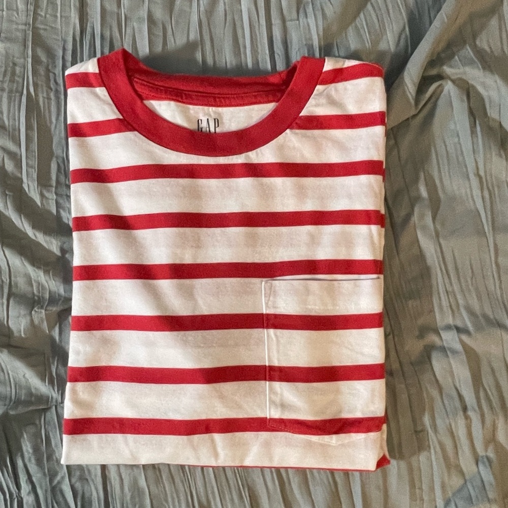 Bundle of 3 GAP shirts.